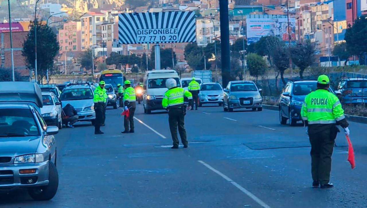 Un motociclista muere tras chocar contra un muro en la zona sur de La Paz