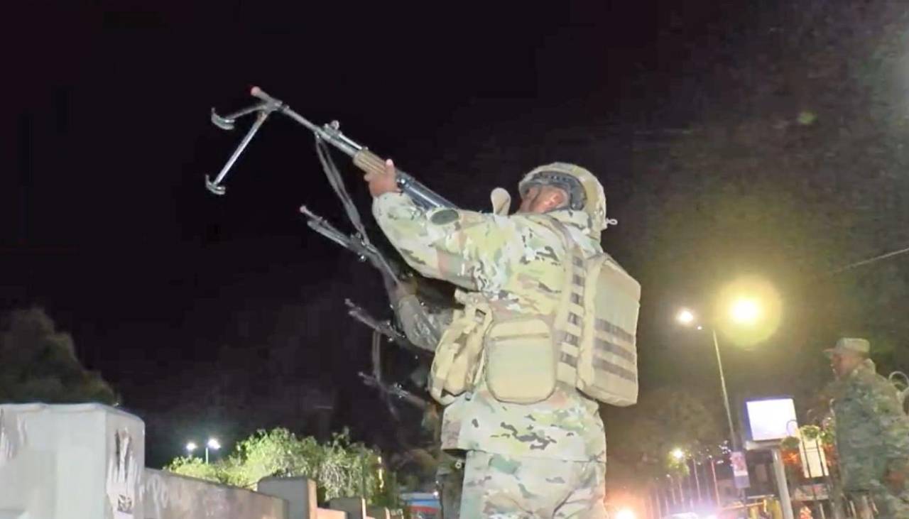 Salvas de fusilería de las Fuerzas Armadas por el Bicentenario de Bolivia
