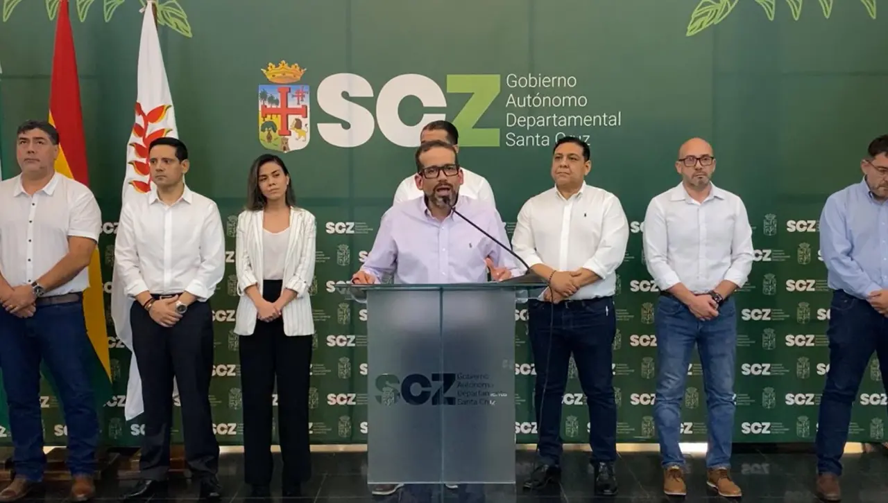 Luis Fernando Camacho posesiona a nuevo gabinete en la Gobernación de Santa Cruz