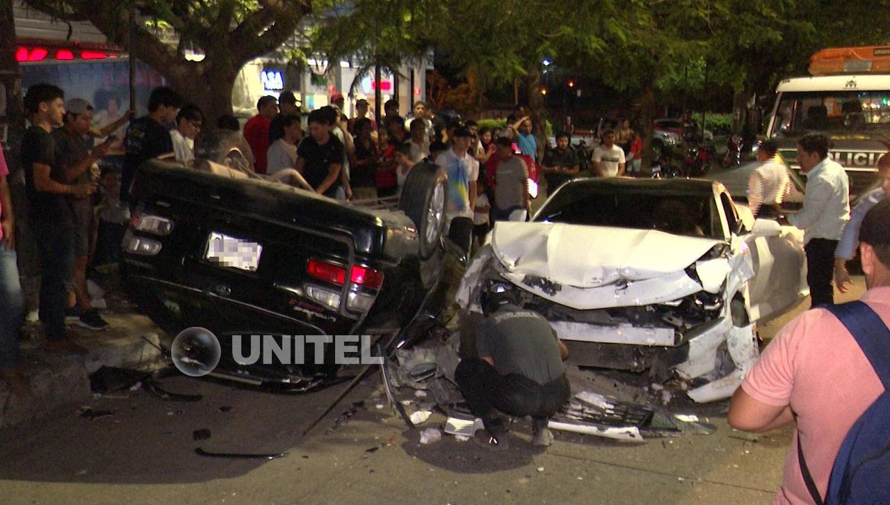 Santa Cruz: Dos personas quedan heridas en el choque de dos vehículos en la avenida Busch