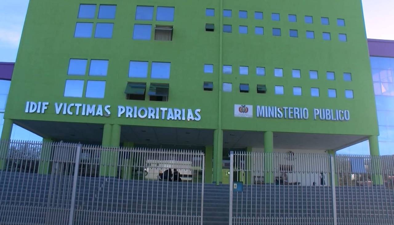 Madre e hijo murieron envenenados, ambos estaban abrazados y la data de su deceso es de dos días