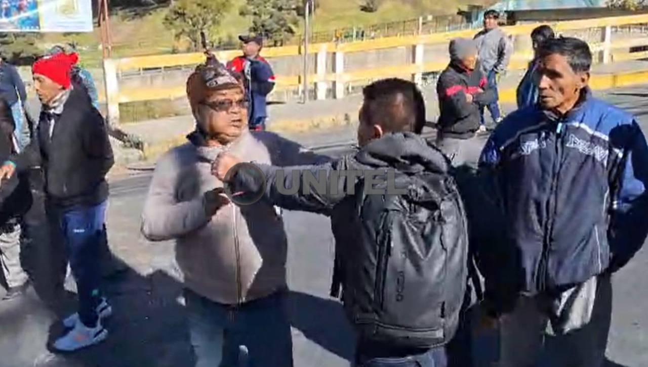 Conductores Vs vecinos: Tensión en el sur de La Paz por la falta de gasolina 