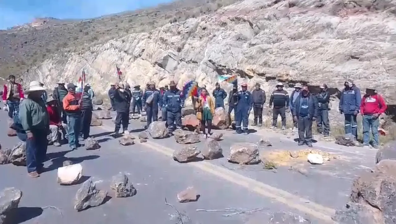 Bolivia cumple tres semanas de conflicto con 45 puntos de bloqueo activos 