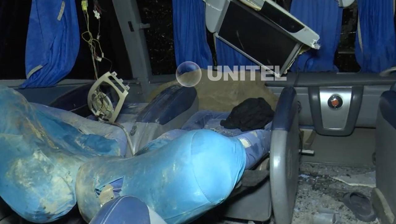 “De golpe cayó una piedra grande”: El relato del chofer del bus afectado por deslizamiento que dejó dos fallecidos