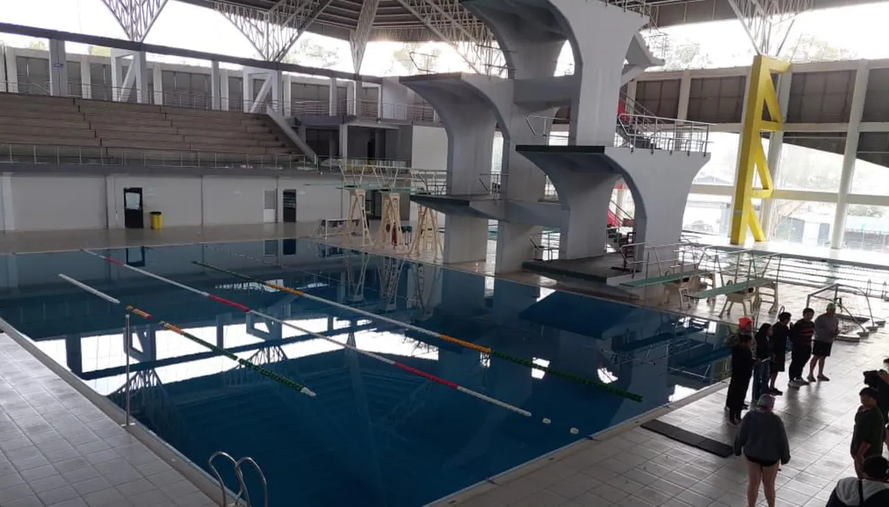 Joven de 23 años muere ahogado en piscina olímpica; se había inscrito a un club para aprender a nadar