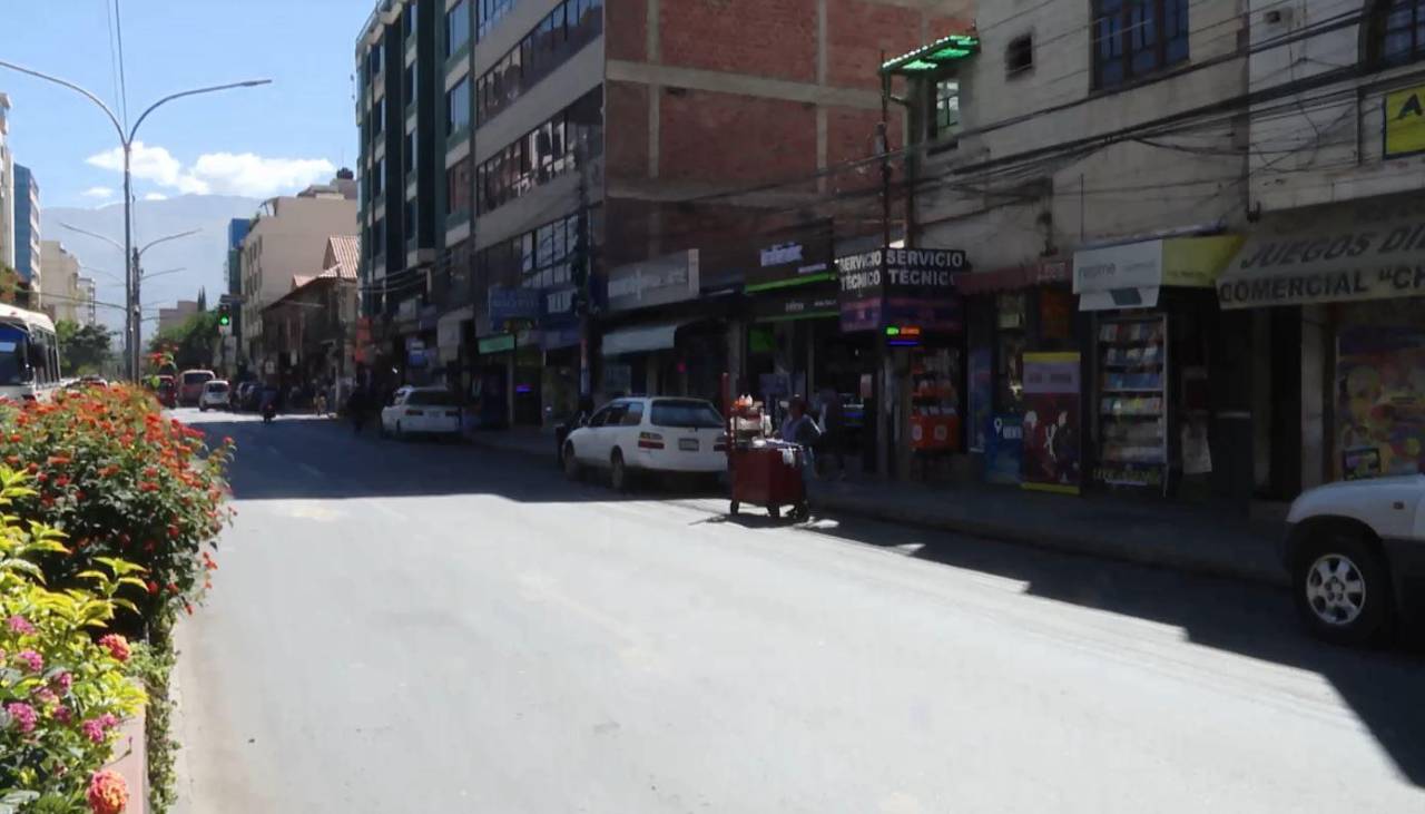 Roban celulares, miles dólares y de bolivianos en un negocio de dispositivos electrónicos