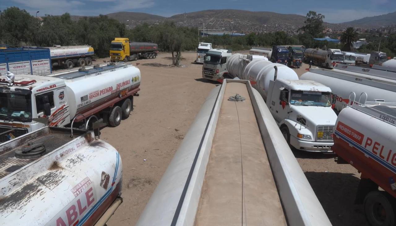 Cisternas que estuvieron paradas afuera de la refinería de Cochabamba fueron trasladadas a la planta de Senkata