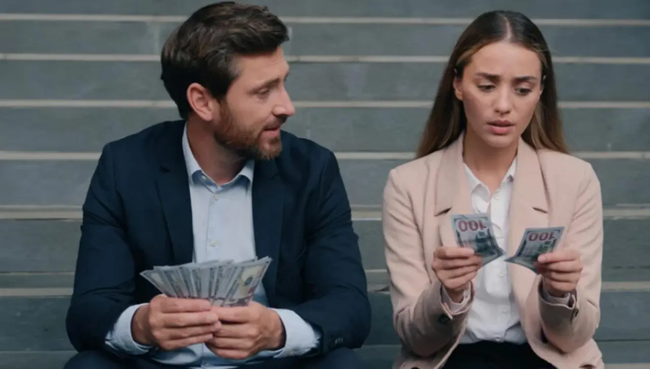 Accedió a la nómina de pagos de sus compañeros para probar que ganaba menos y la despidieron