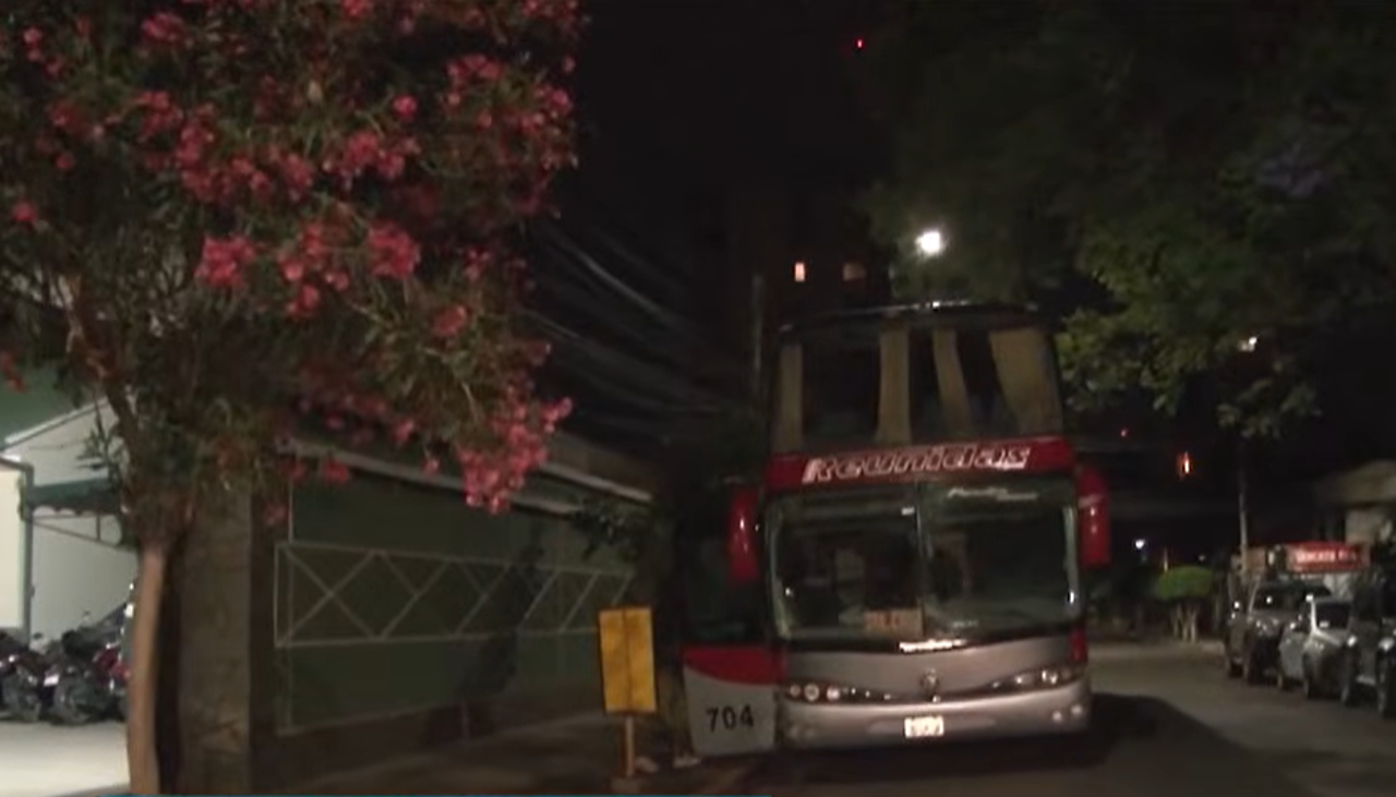 Aprehenden a dos personas por transportar presuntas sustancias controladas en un bus