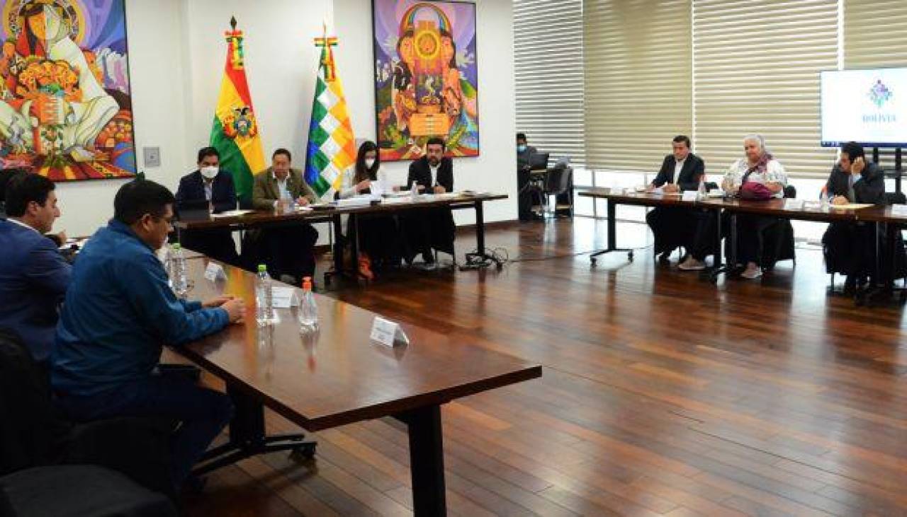 Economía y gestión de proyectos, entre los temas a tratarse en la reunión de Arce con alcaldes del país