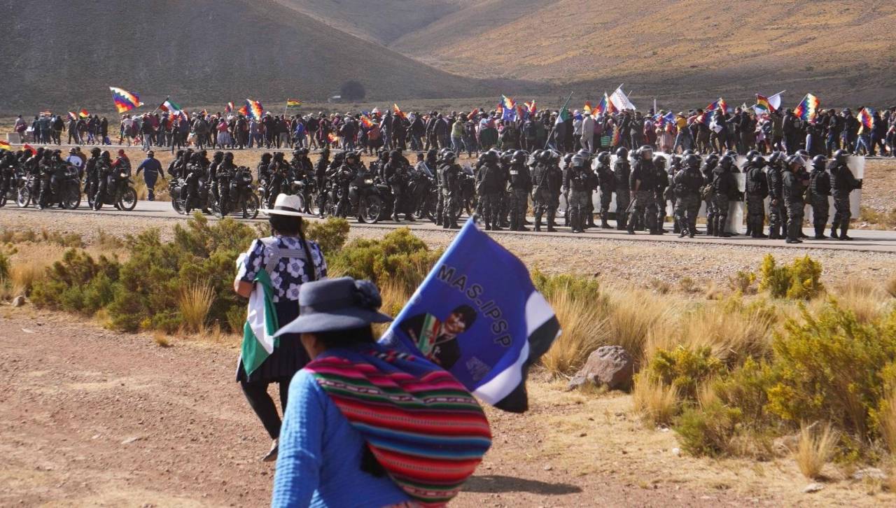 Marcha evista: Del Castillo reporta que tres policías fueron “brutalmente agredidos” en Vila Vila