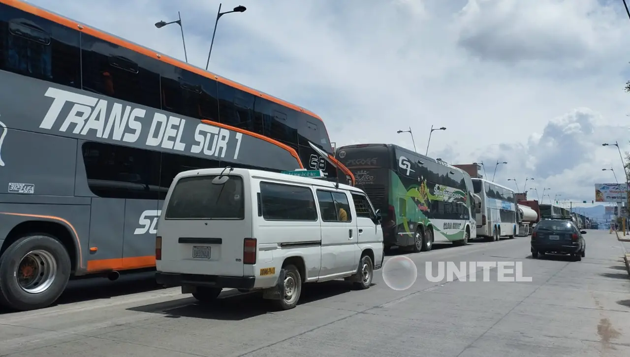 A una semana del fin del ciclo del MAS, filas por combustible se reducen y bajan los precios de algunos productos importados