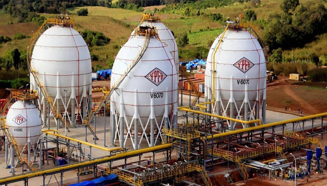 Exministro de Hidrocarburos plantea el achicamiento de YPFB y una cumbre para definir su futuro