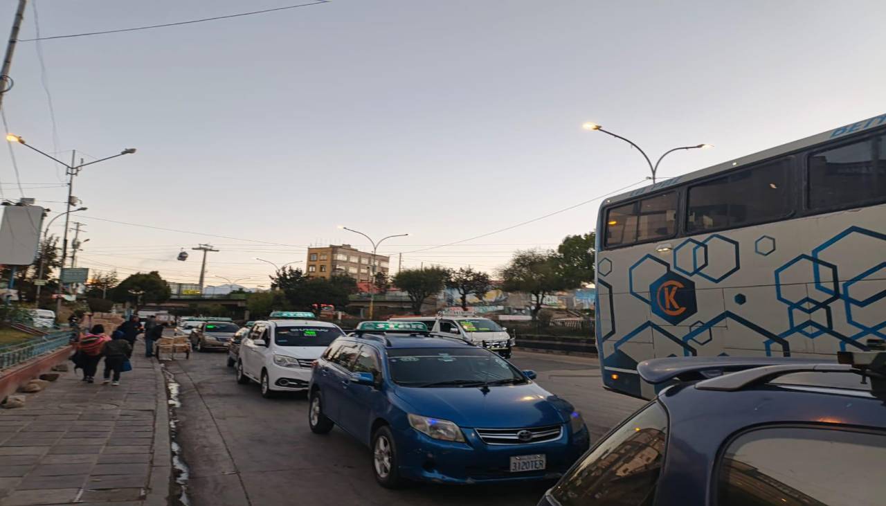 Solo Santa Cruz acata el paro de transporte este lunes; La Paz y Cochabamba trabajan con normalidad