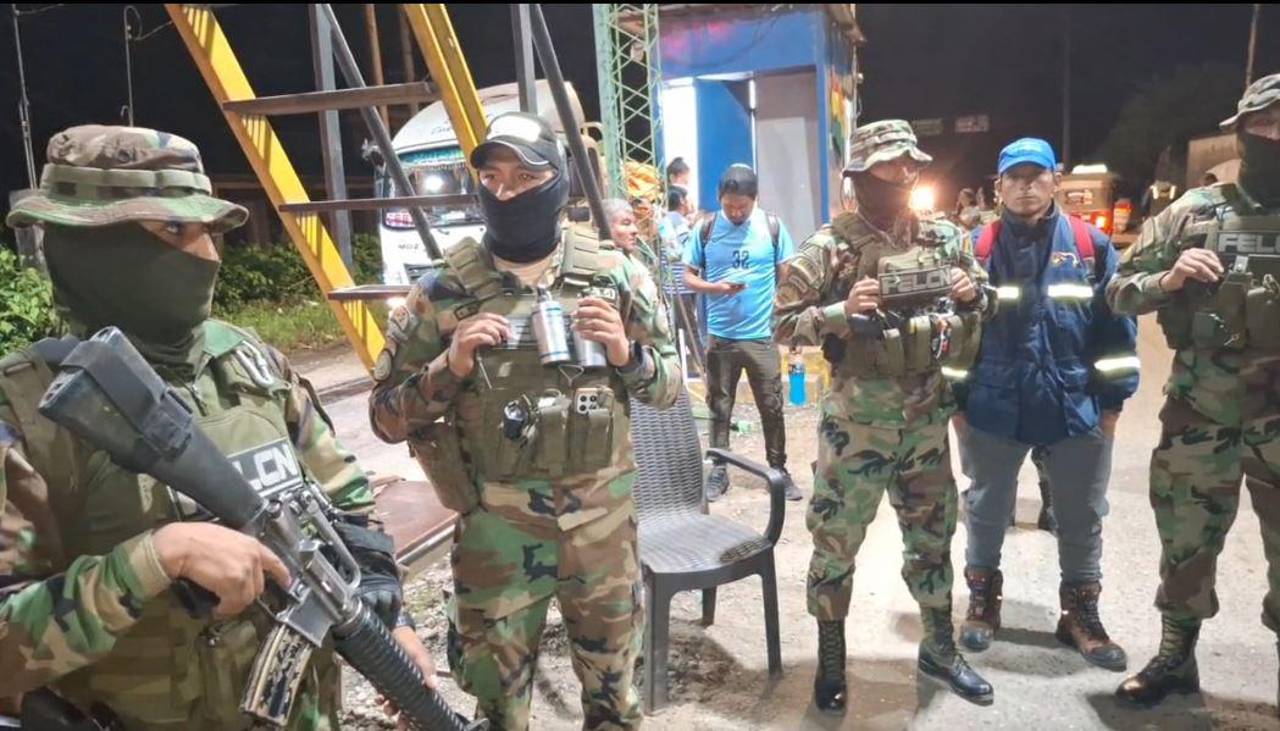 Cocaleros toman retén policial de El Castillo en el trópico de Cochabamba 