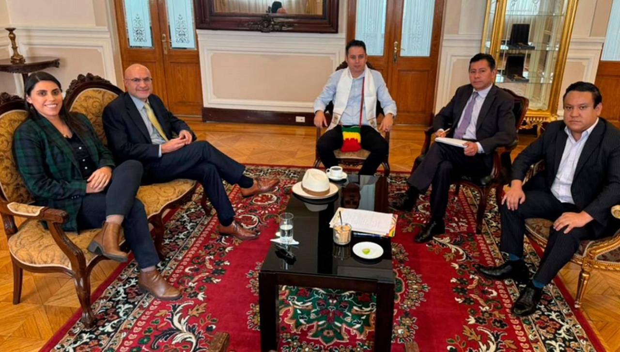 Lara y el ministro de la Presidencia conversaron sobre los magistrados cesados y la designación de vocales del TSE