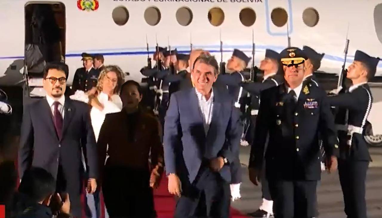 Presidente Paz llega a Perú para participar en la investidura de Keiko Fujimori