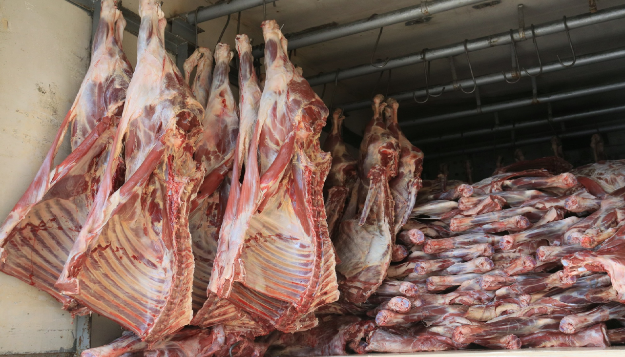 Economista Chávez: Suspensión de la exportación de carne es una medida policiaca de control de la inflación