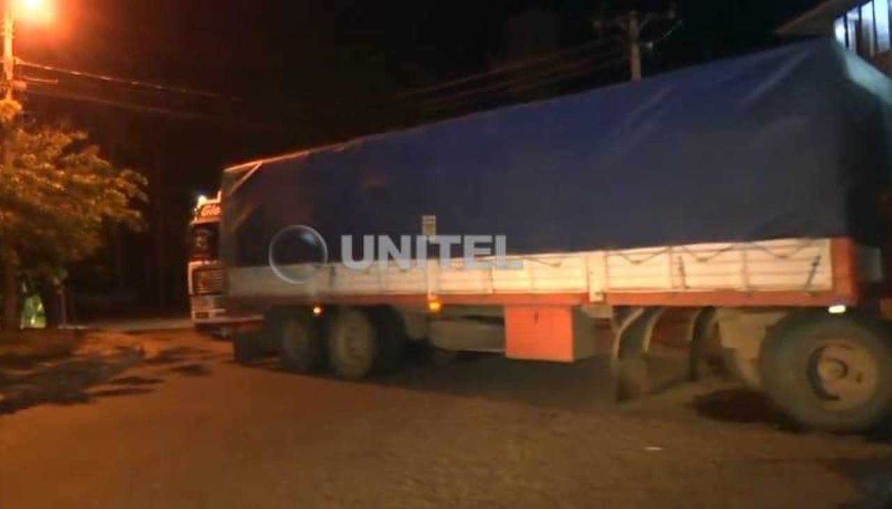 Aduana intercepta a dos camiones con contrabando y retiene a dos conductores 