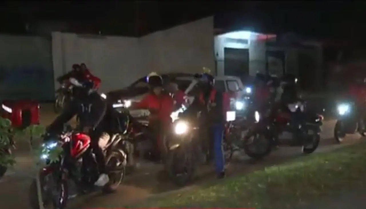 Liberan a 11 repartidores que fueron aprehendidos en enfrentamientos en la Villa 