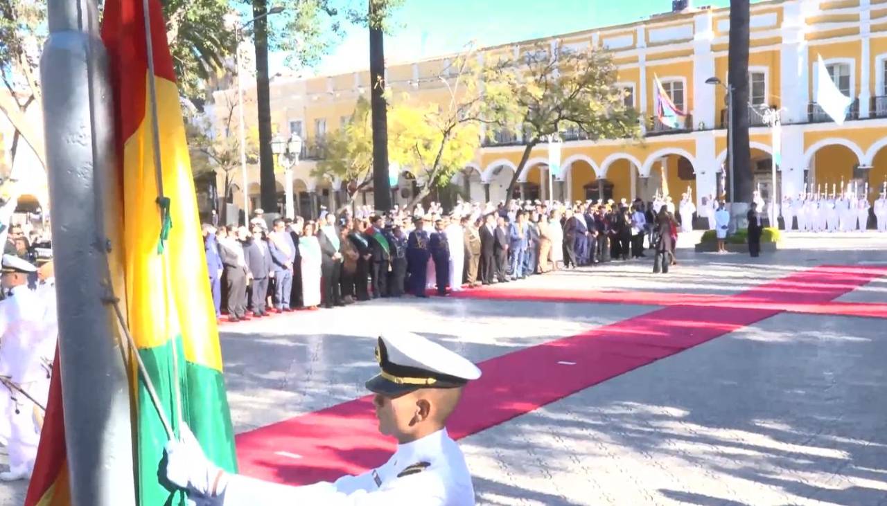 La Alcaldía y la Gobernación de Cochabamba realizan actos paralelos por la efeméride departamental
