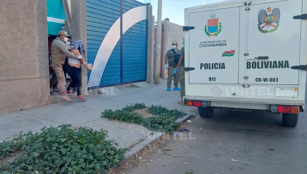 Tragedia en Cochabamba: Mujer mató a puñaladas a su pareja y en delante de sus hijos