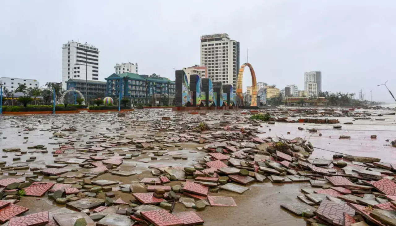 El tifón Bualoi deja más de 30 muertos en Vietnam y Filipinas