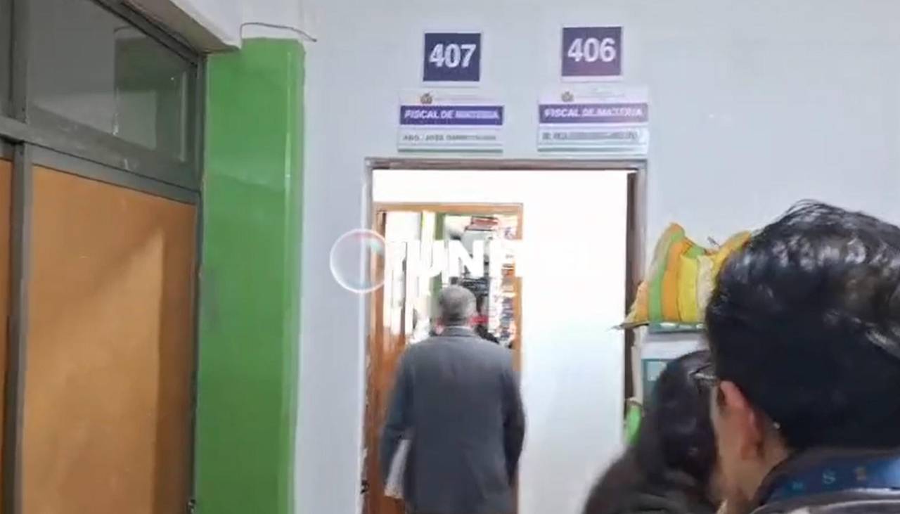 Ministro de Hidrocarburos llega a la Fiscalía para declarar como testigo en el caso Botrading