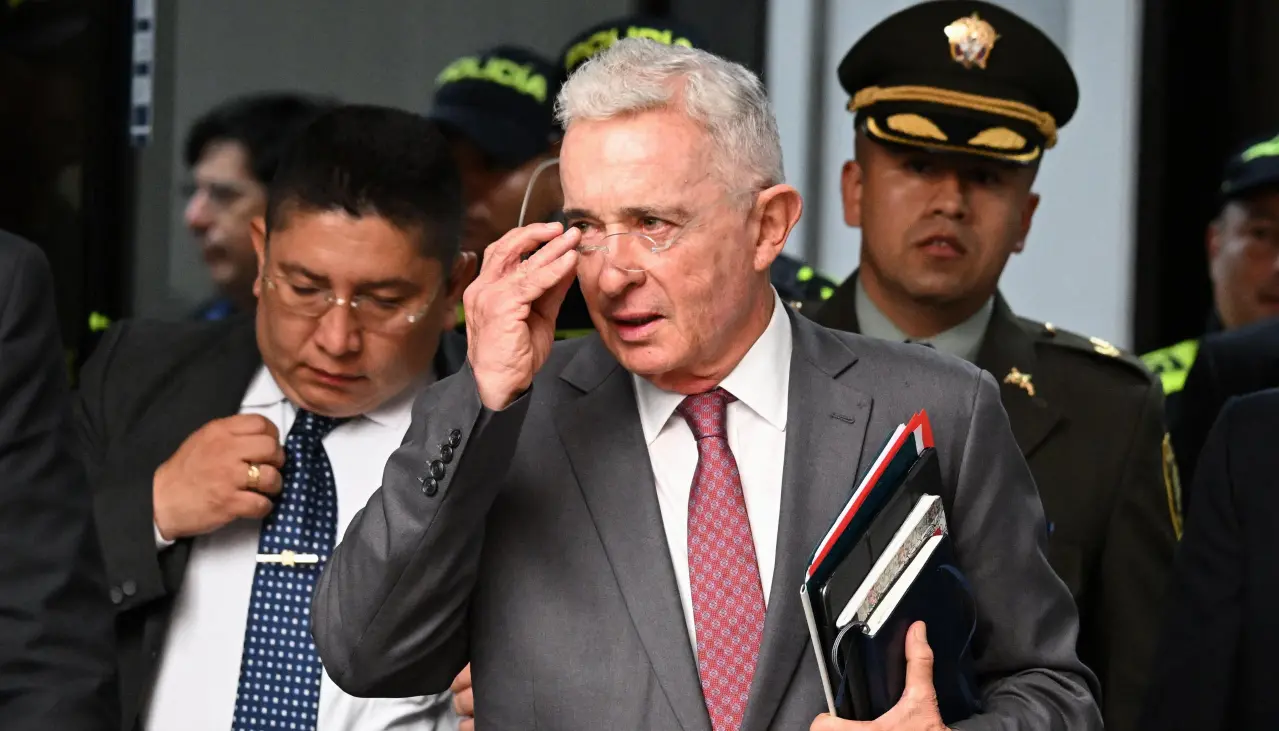Corte Suprema de Colombia confirma decisión del Tribunal que dejó en libertad al expresidente Uribe