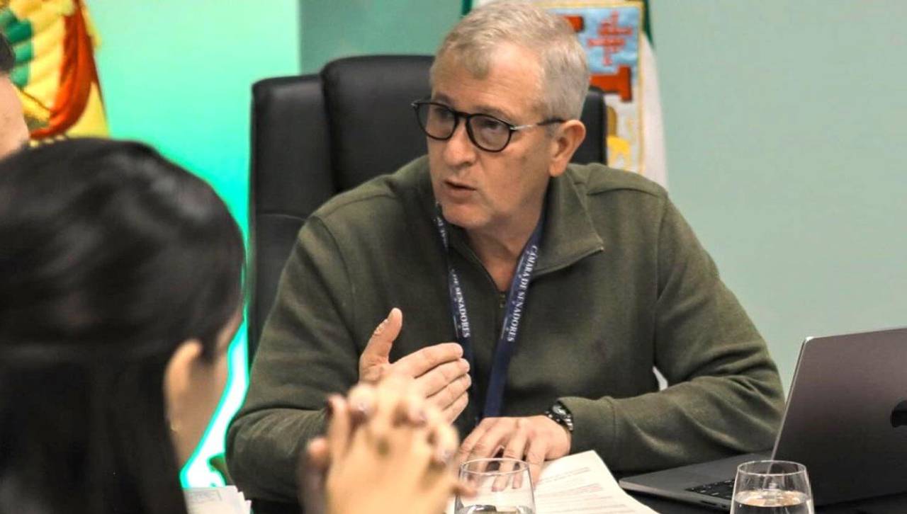 Filas por diésel: Branko Marinkovic sugiere privatizar la cadena de los combustibles