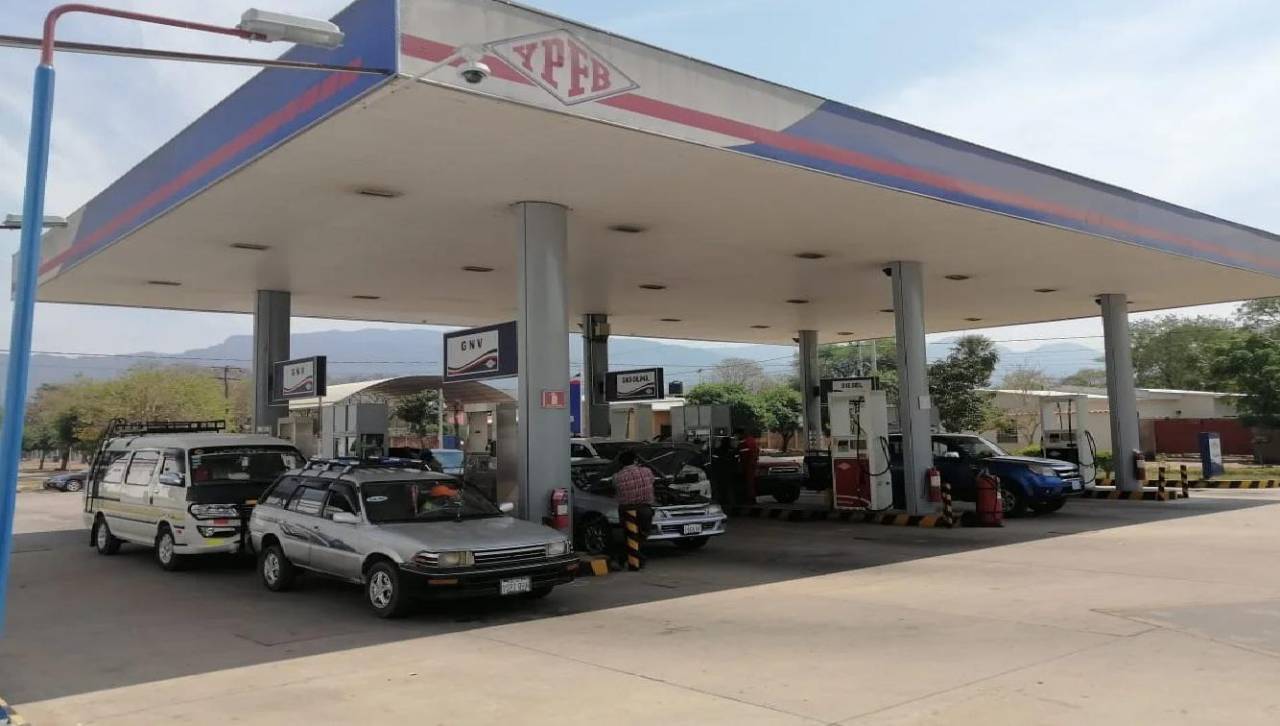 YPFB: Cuentas irregulares que accedían al sistema de la petrolera podían modificar parámetros y cupos de combustible