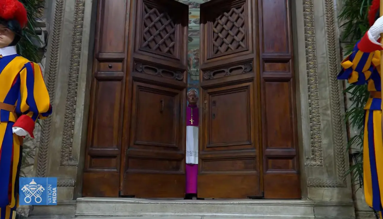 Elección del nuevo papa: Se cierran las puertas de la capilla Sixtina para comenzar la votación