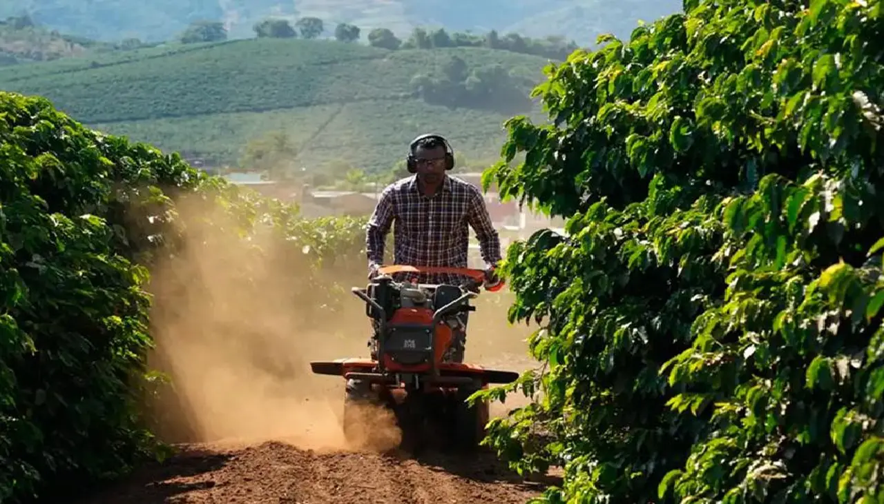 Sector exportador respalda al agro y advierte riesgos si se elimina la Ley de converisòn de tierras