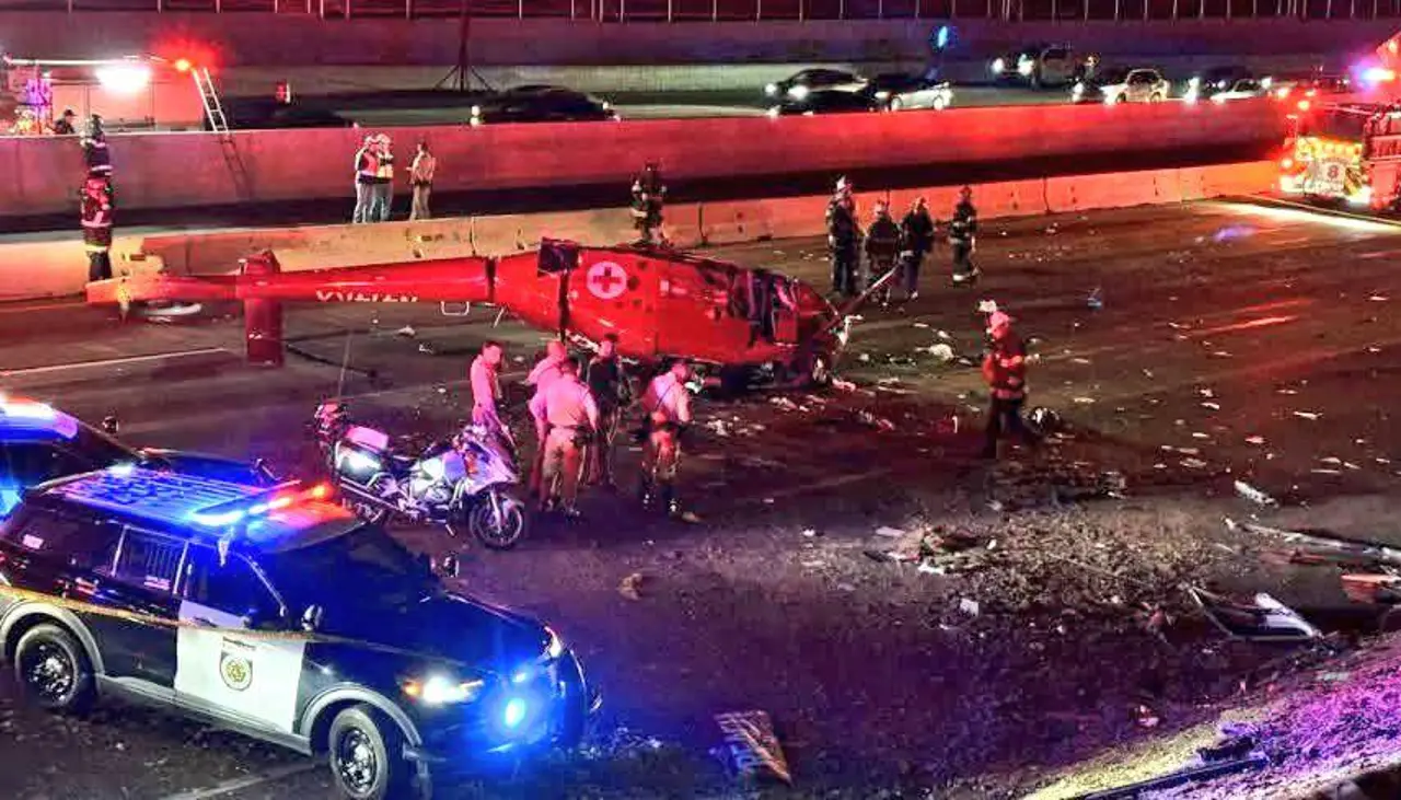 Helicóptero médico se accidenta en autopista de California y deja tres heridos críticos