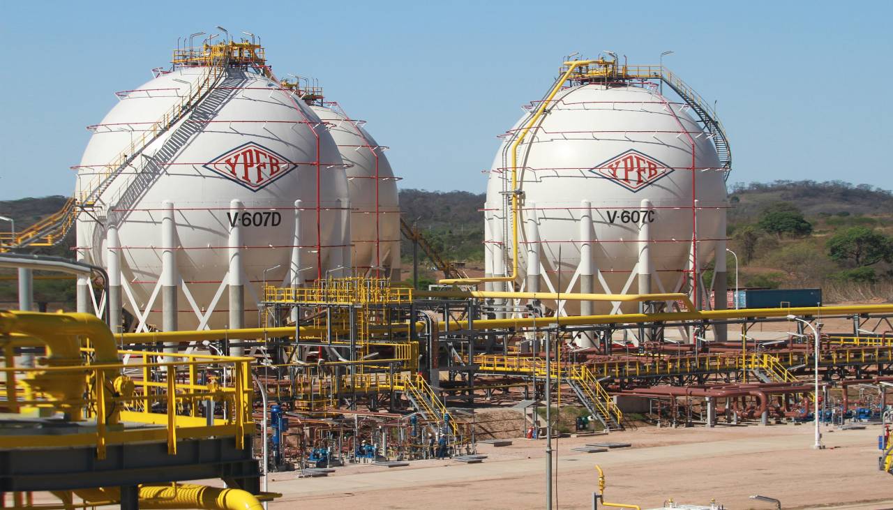 Gobierno descarta una privatización de YPFB, pero apunta a transparentarla y reestructurarla