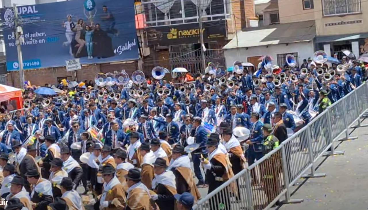 Oruro vive el primer convite del Carnaval 2026 con 52 fraternidades 