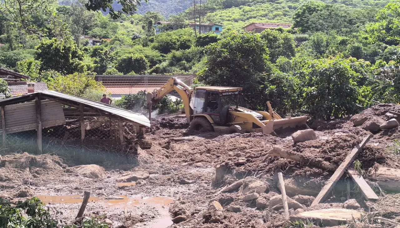 Refuerzan trabajos en zona de origen de la mazamorra en Samaipata para evitar otro desborde