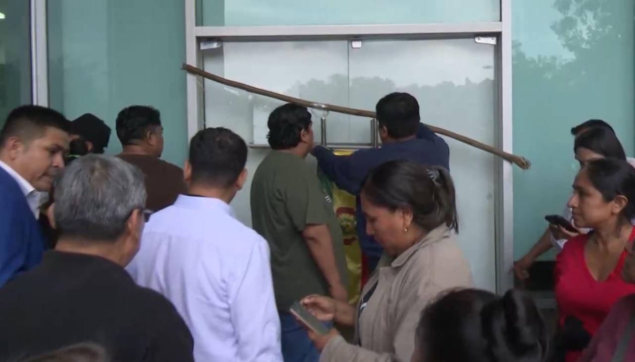 Mutualista: Gremiales en vigilia en la Quinta Municipal desconfían por salida de documentos