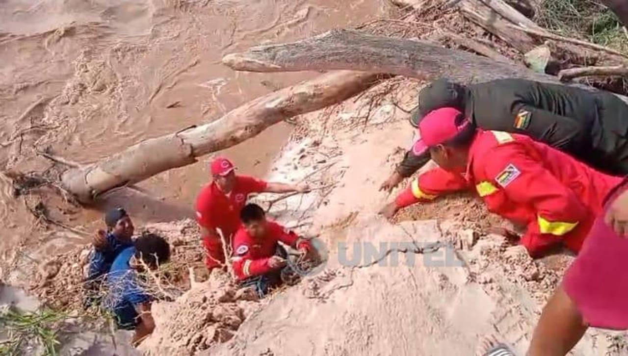 Hallan a hombre sin vida en el río, tiene tatuajes y se espera que familiares lo identifiquen