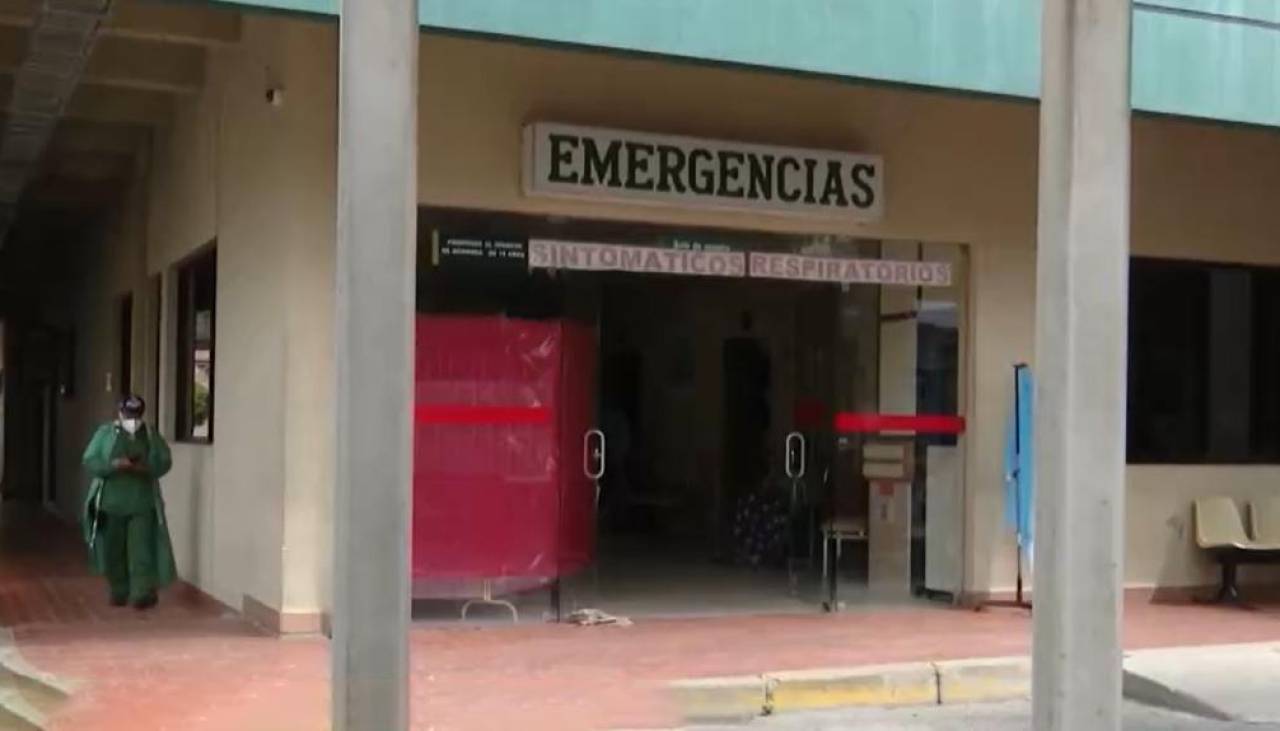 Un hombre está en terapia intensiva tras incendio en su habitación, creen que almacenaba gasolina