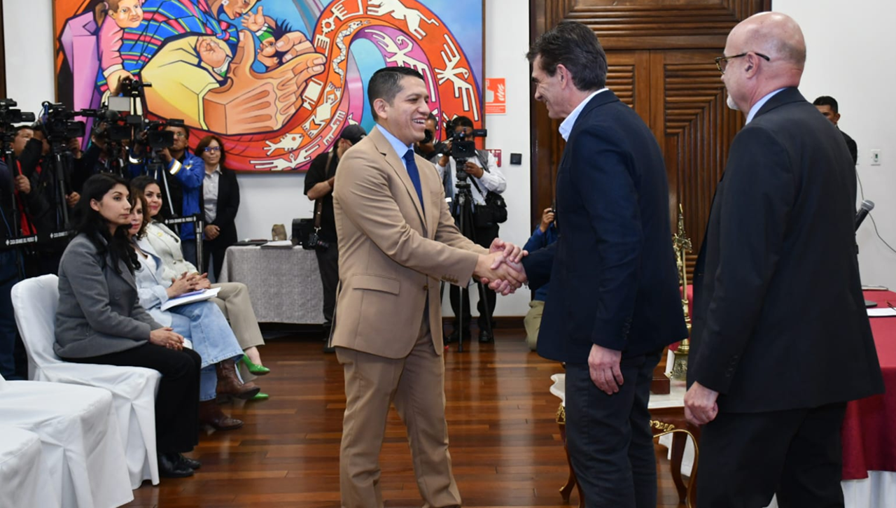 Paz encomienda al nuevo viceministro García acercarse a la justicia para impulsar reformas