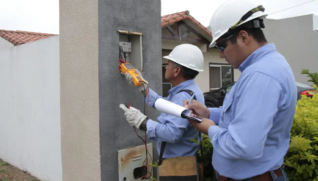 Santa Cruz: Detectan 40 casas de un condominio en la zona norte con conexiones de electricidad clandestinas
