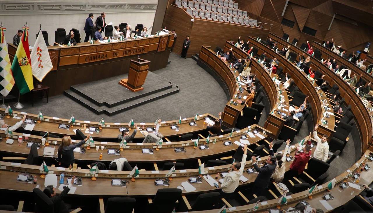 Perú comunica que niega injerencia en Bolivia tras presencia de un diplomático en la Asamblea Legislativa