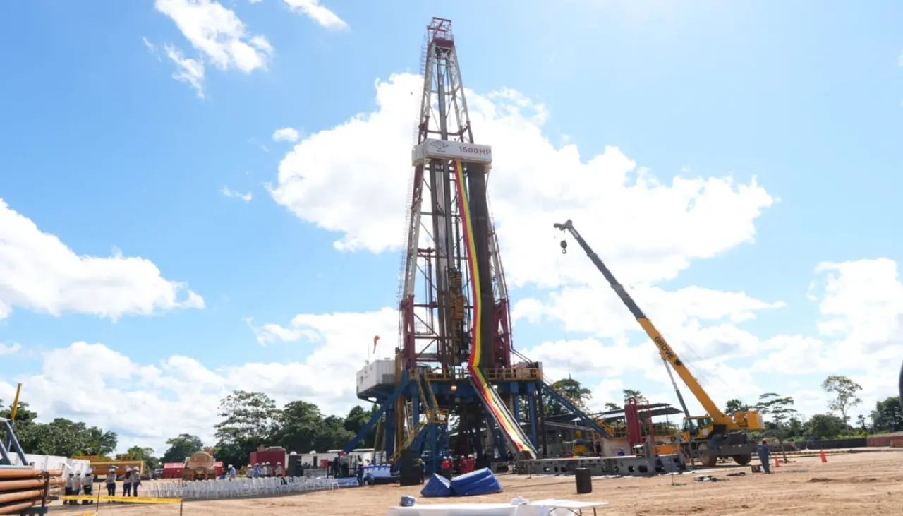 Santa Cruz: YPFB anuncia descubrimiento de petróleo en el pozo exploratorio Sirari West X1