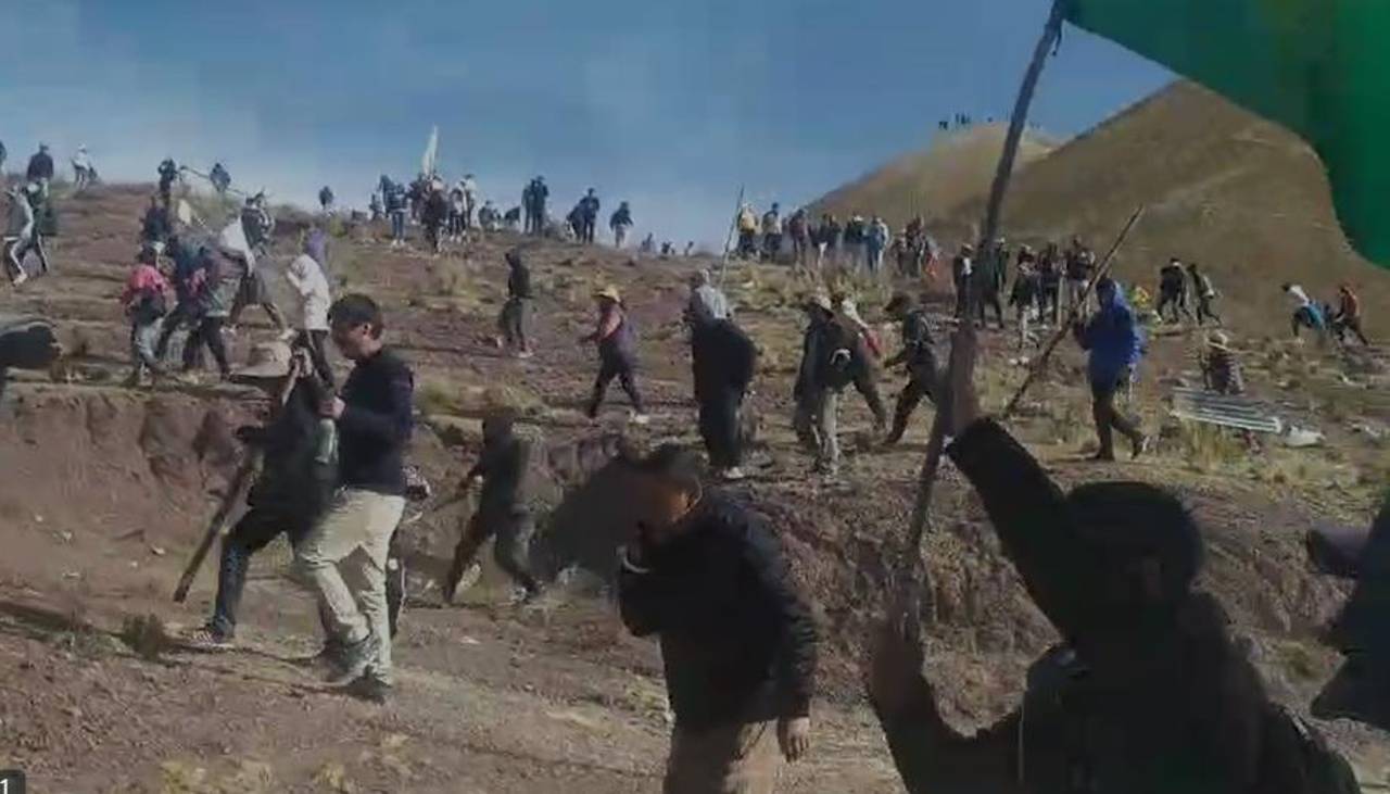 “No han tenido contemplación”: La Policía en Llallagua señala que los bloqueadores usaron armas de fuego, dinamita y petardos