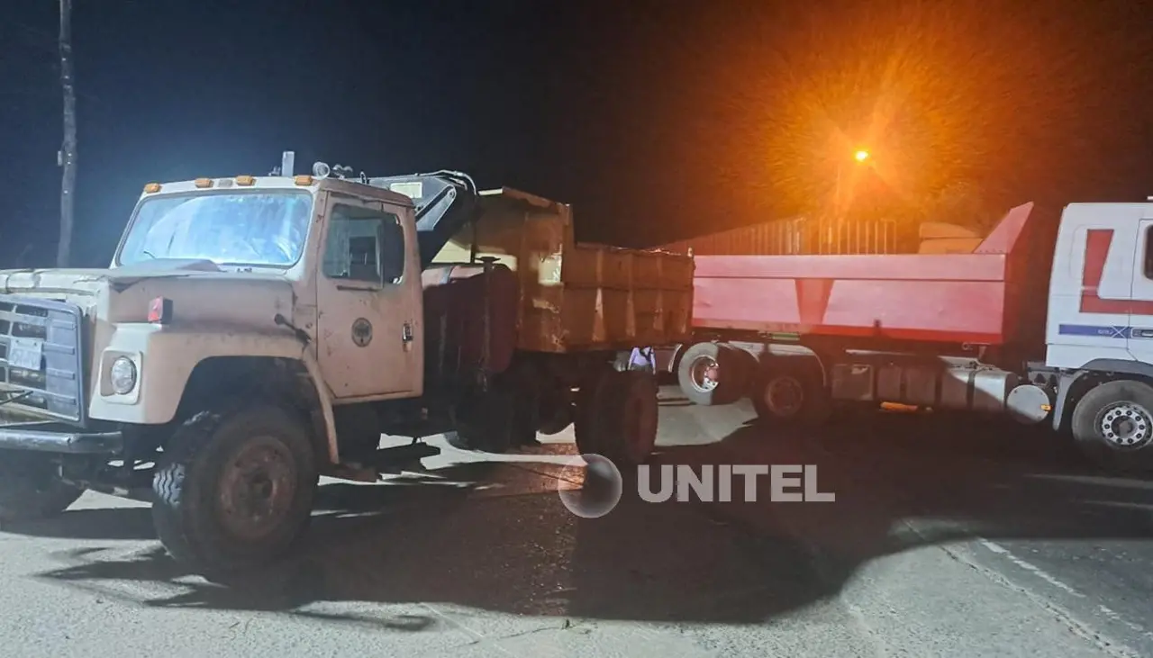 Transportistas instalan bloqueo en Warnes exigiendo el abastecimiento de combustibles