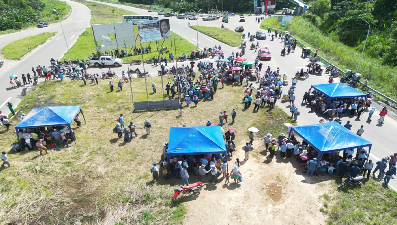 Bloqueo en Yapacaní: Amenazan con la toma de pozos petroleros y exigen reunión con el ministro de Hidrocarburos