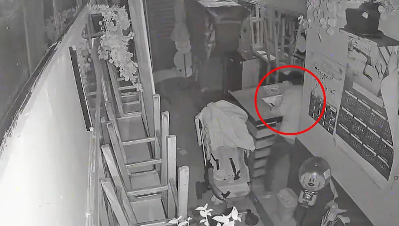 Video: Ladrón roba dinero y otros objetos de valor de un restaurante