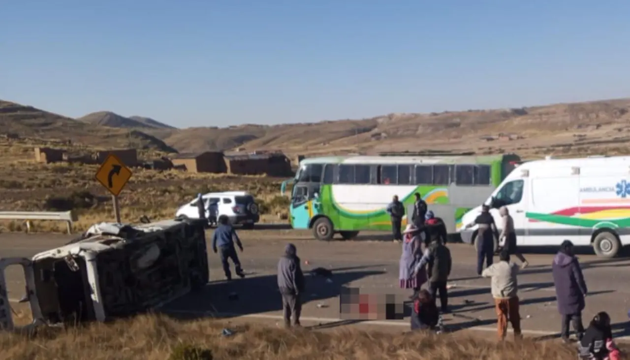 Cuatro muertos y cinco heridos deja vuelco de un vehículo en la carretera La Paz–Oruro