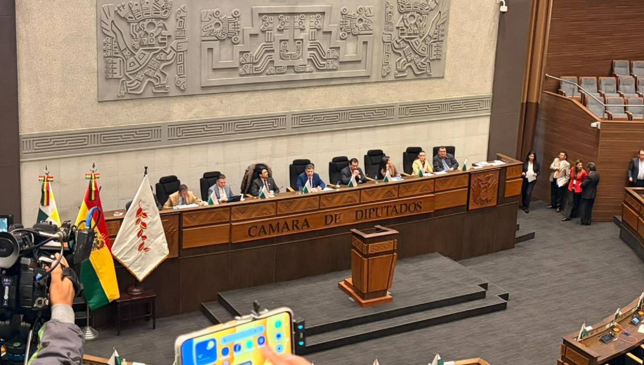Legislativo sesiona para tratar el caso de Roger Mariaca, fiscal aprehendido por un caso de narcotráfico